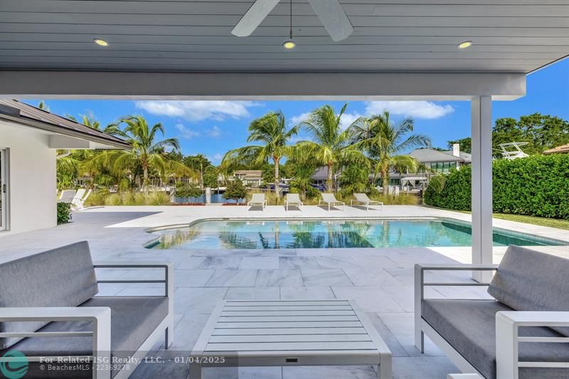 Large Poolside Dining Lounge Area