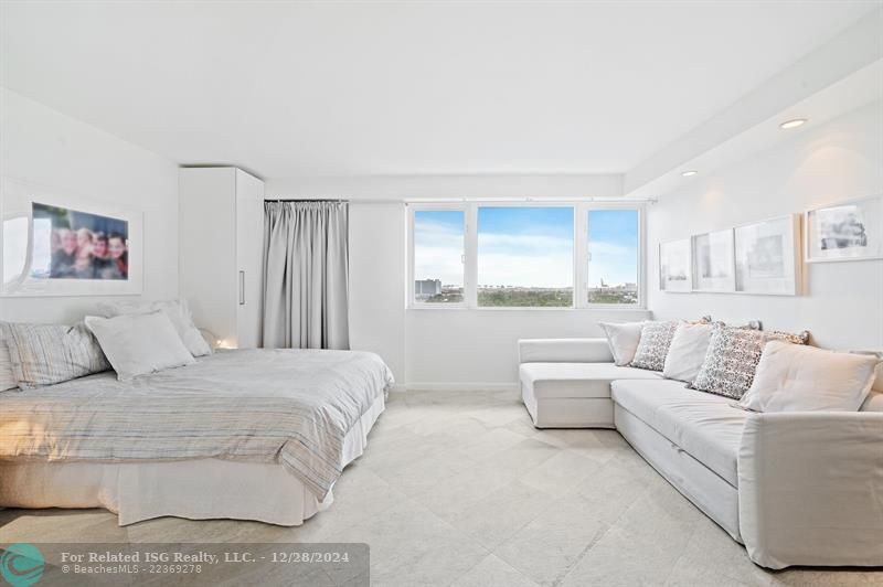 Large guest bedroom