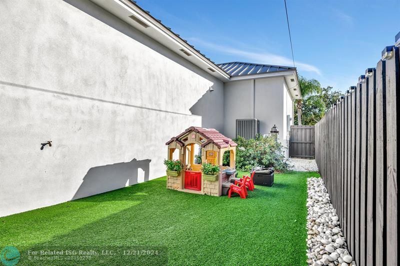 The side yard features astro turf for your convenience and low maintenance.