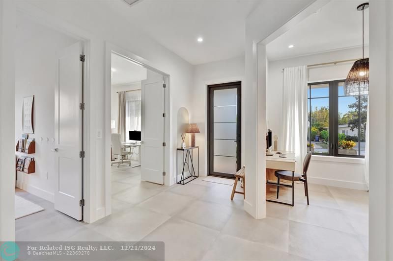 Foyer and hallway to guest bedrooms.