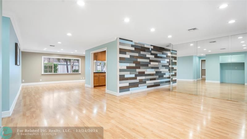 Family Room - Large bright open space