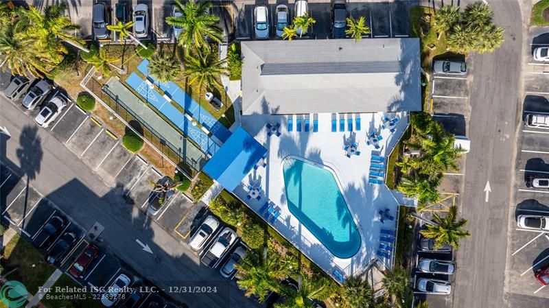 Clubhouse & Heated Pool