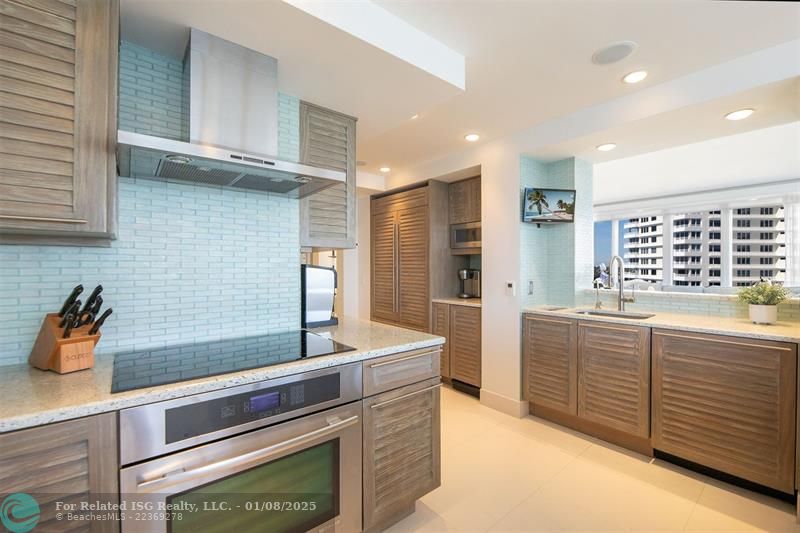 KITCHEN OPEN TO BOTH DINING AREA AND LIVING ROOM