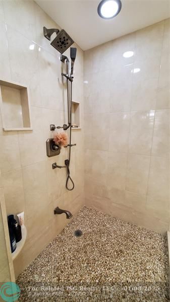 MASTER SHOWER