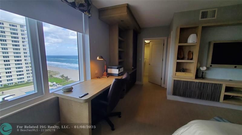 MIDDLE BEROOM HAS OCEAN VIEWS & BUILT-INS