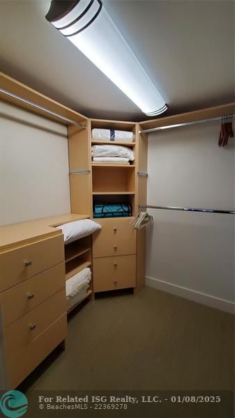 MIDDLE BEDROOM WALK IN CLOSET