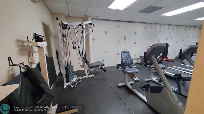 FITNESS ROOM