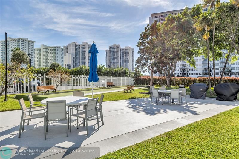 Barbecue Area located by the pool