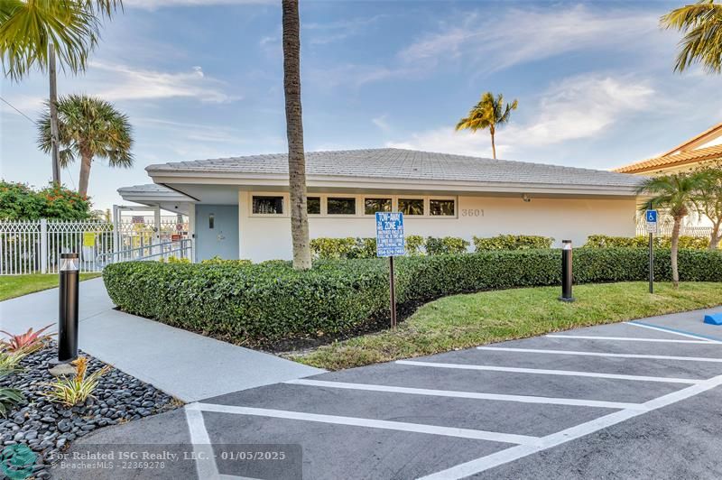 Entrance into Clubhouse on the Intracoastal