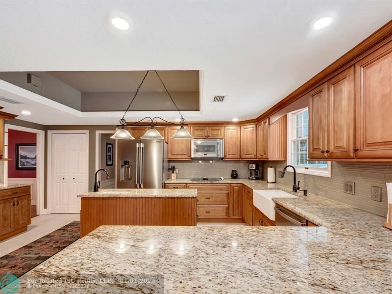 gorgeous granite counters extra cupboards lighting upgrdes