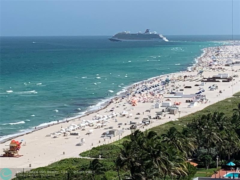 View South Beach & Cruise Ships!