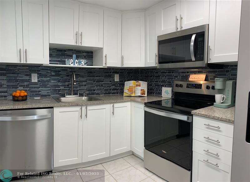 Updated Kitchen with ALL NEW appliances!