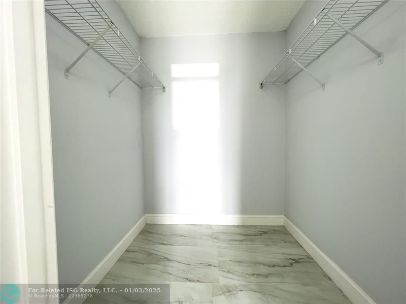 2nd bedroom walking closet