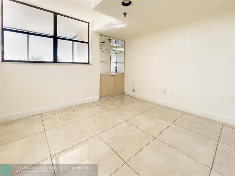 2nd bedroom walking closet