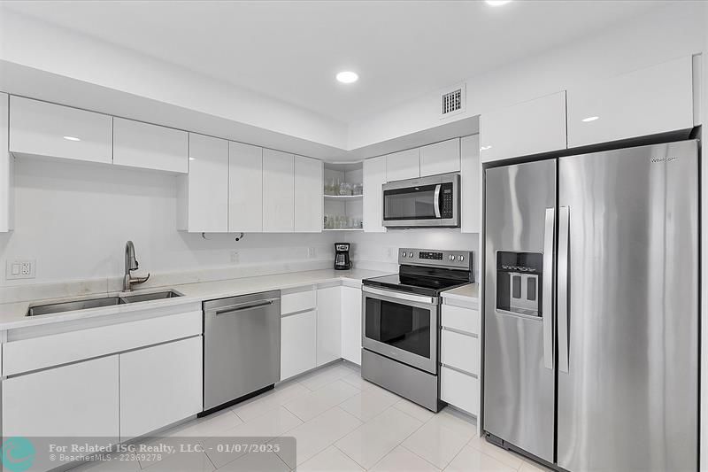 BEAUTIFUL RENOVATED KITCHEN