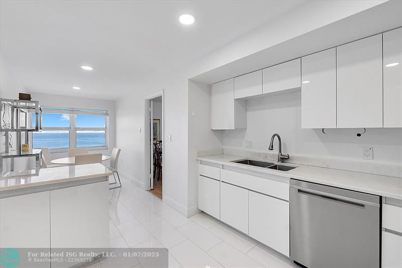 BEAUTIFUL RENOVATED KITCHEN