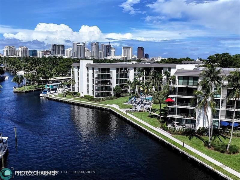 River Reach, is a twenty-two acre, private, gated island community located directly on the New River in the city!