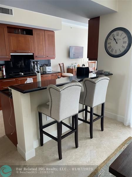 Kitchen Counter Eating Area