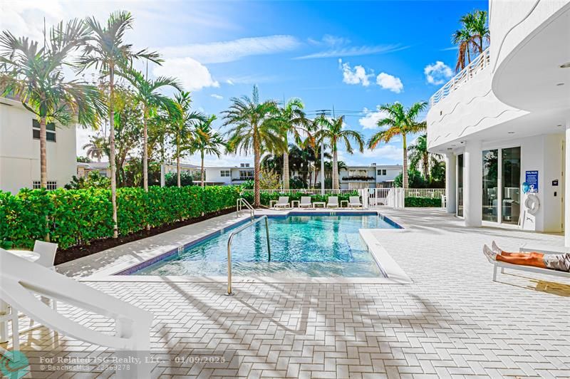 Pool & Huge 2nd level sundeck