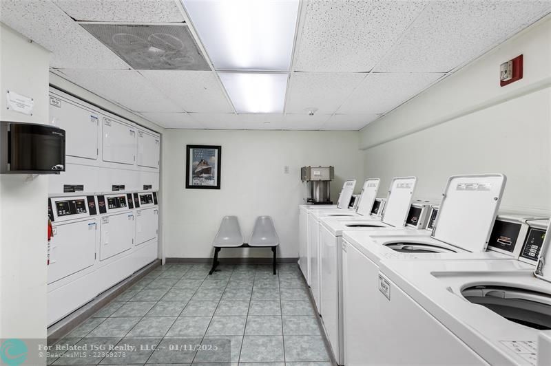 Entry with washer/dryer