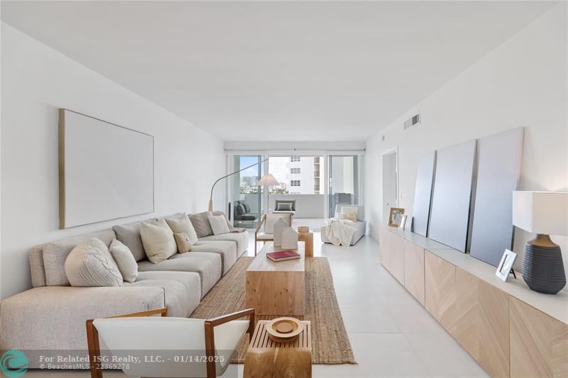 Family room to outdoor balcony